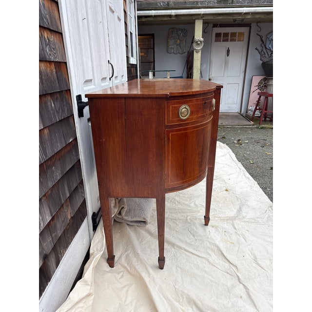 Eary 19th Century Federal Mahogany Sideboard For Sale In Boston - Image 6 of 10