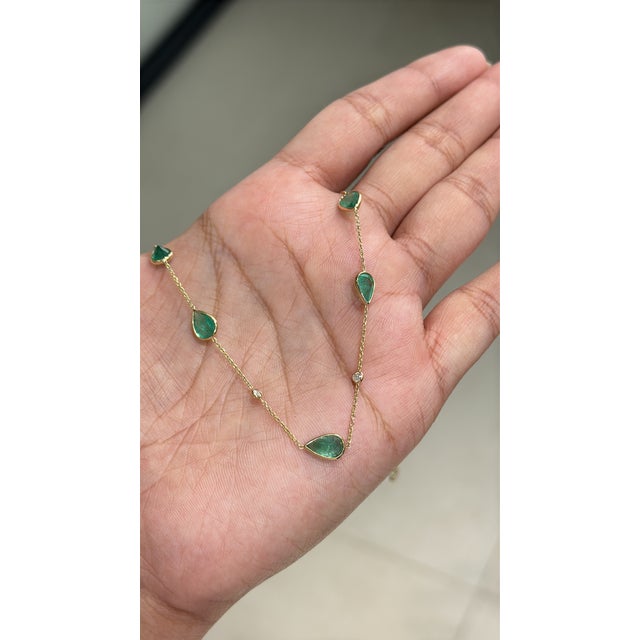 Contemporary 14k Yellow Gold 6.84ct Pear-Cut Natural Emerald Station Necklace With Diamonds For Sale - Image 3 of 18