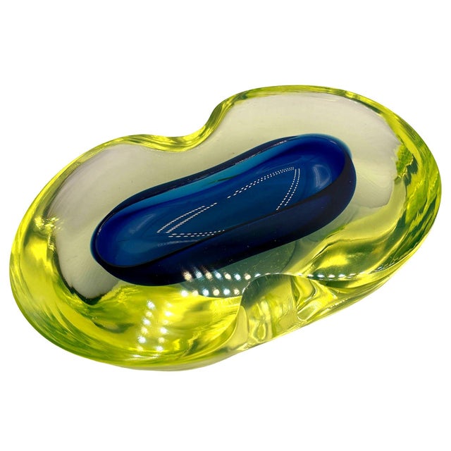 Postmodern 1960s Rare MCM Biomorphic Murano Uranium Glass Bowl by Antonio Da Ros for Cenedese For Sale - Image 3 of 13