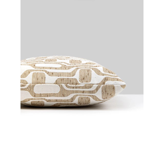 This happy and chic cotton blend takes inspiration from iconic 60s style. Offered in 6 mod-like hues, Telly makes a...
