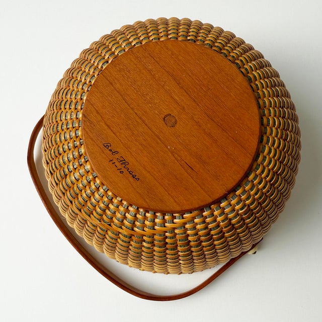 Wood Vintage Signed Nantucket Lighthouse Basket – Handcrafted With Bone Handle & Geometric Pattern For Sale - Image 7 of 7