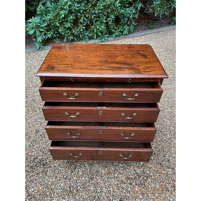 George III Mahogany Chest of Drawers, 1780 For Sale - Image 9 of 13