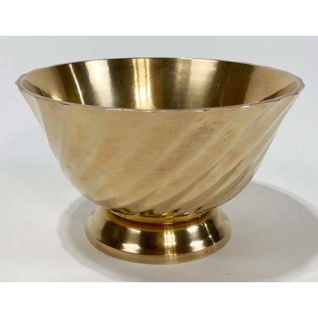 Lovely vintage Hollywood Regency style solid brass bowl with swirl pattern to exterior. Features round pedestal base and...
