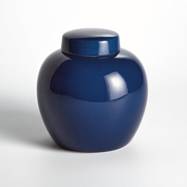 With a deep navy high gloss glaze, this lidded ginger jar is steeped in tradition. A perfect complement to the blue...