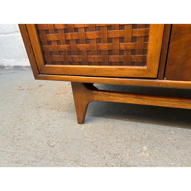 Lane "Perception" Mid-Century Modern Credenza For Sale - Image 14 of 17