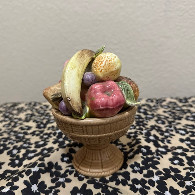 Mid-Century Italian Majolica Hand-Painted Ceramic Fruit Compote Centerpiece For Sale In New Orleans - Image 6 of 10