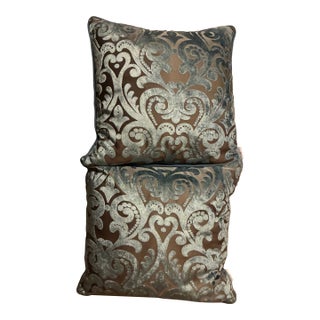 Kingray Furniture and Pillows Damask Decorative Cut Velvet 20-Inch Throw Pillow Set For Sale