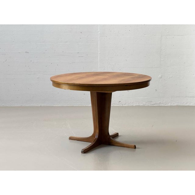 Round Extendable Table in Walnut, 1960s For Sale - Image 5 of 18