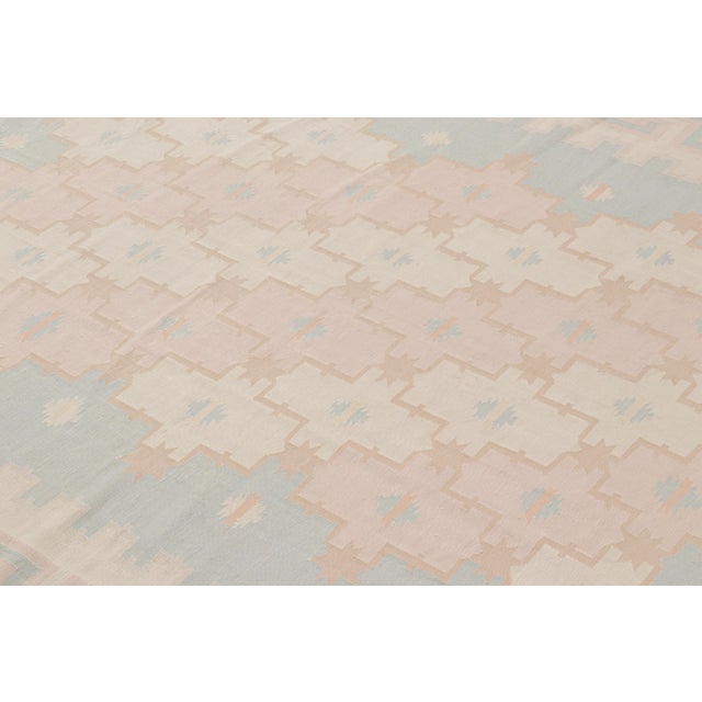 This contemporary 6x8 Dhurrie flat weave is an exciting new entry in Rug & Kilim’s esteemed custom-capable collection....