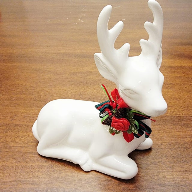 Vintage White Ceramic Deer Figurine, Christmas Around The World Made in Taiwan, Vintage Christmas Decor. Great for Display...