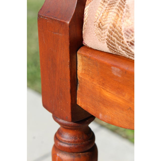 Mid-20th Century Traditional Cherry-Finish Vanity Bench With Pink & Brown Damask Upholstery For Sale - Image 18 of 18