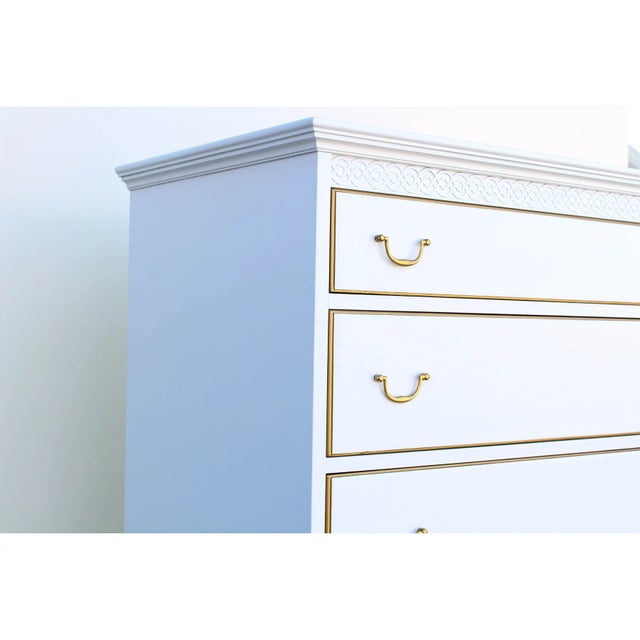 1960's White and Gold Chippendale Style Highboy of Six Drawers For Sale - Image 4 of 9