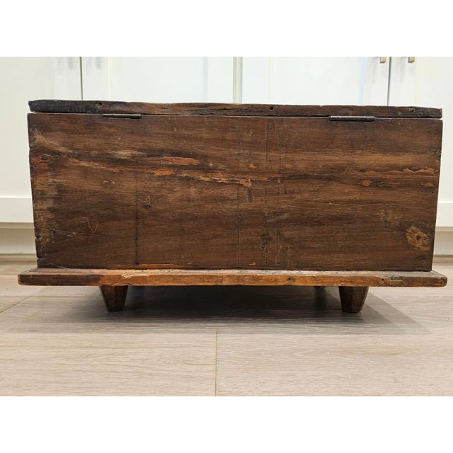 Spanish Colonial Era Antique Diamond Parquetry Inlaid Cedar Chest Box or Trunk For Sale In Dallas - Image 6 of 12