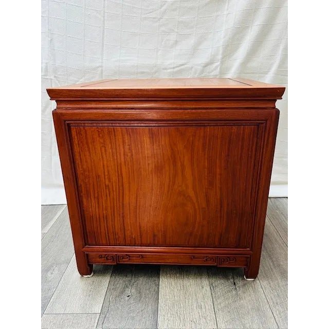 1960s Pair of Chinese Mid Century Rosewood Chippendale Nightstands or Side Tables For Sale - Image 15 of 15