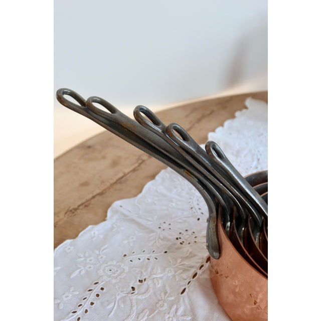 1970s Vintage Hammered Copper Saucepans with Wrought Iron Handles, 1970s, Set of 5 For Sale - Image 5 of 12