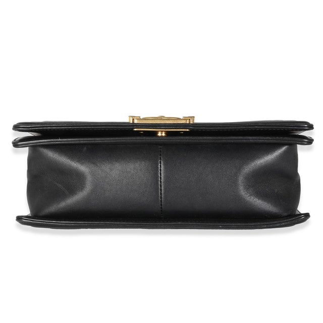 2010s Black Calfskin Caviar In The Mix Chevron Old Medium Boy Handbag For Sale - Image 5 of 9