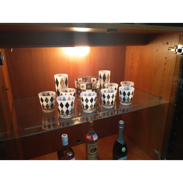 Vintage cabinet by Dixie, great mid-century look! Two areas of storage/display. Upper glass doors swing open and click...