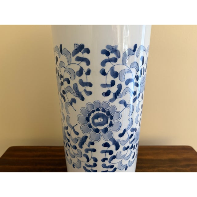 Vintage Chinoiserie Blue & White Porcelain Umbrella Stand With Floral Motif For Sale - Image 9 of 13