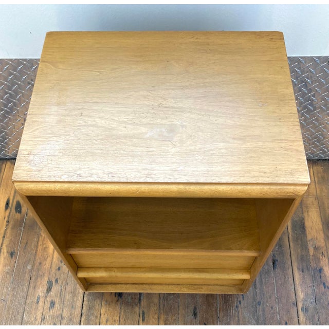 Dated to January 1951, this classic T.J. Robsjohn-Gibbings design is in good condition and features its original finish....