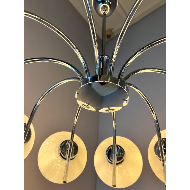 This impressive chandelier is the largest piece resulting from the collaboration between designer Richard Essig and the...