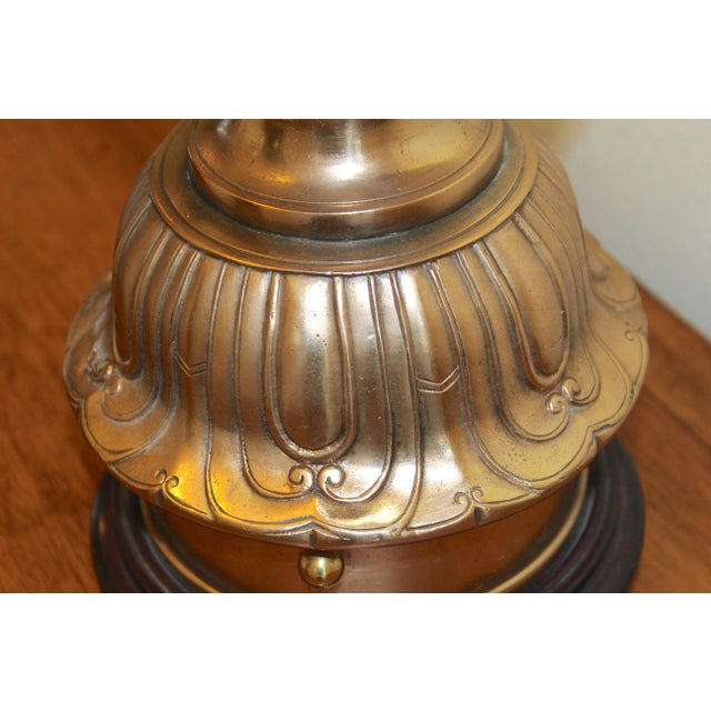 Gold Vintage Asian Figural Brass Table Lamp With Milk Glass Globe Shade – Hollywood Regency Chinoiserie Lighting For Sale - Image 8 of 16