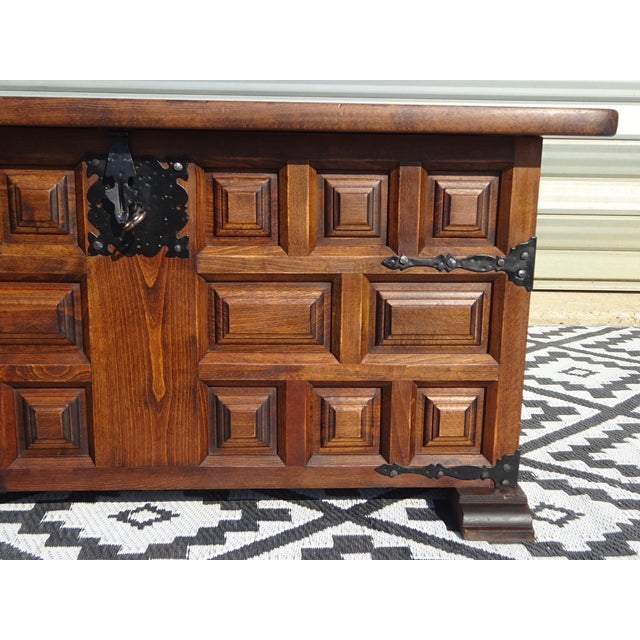 Tuscan Wooden Chest from Argudo Navarro, 1960s For Sale - Image 6 of 18