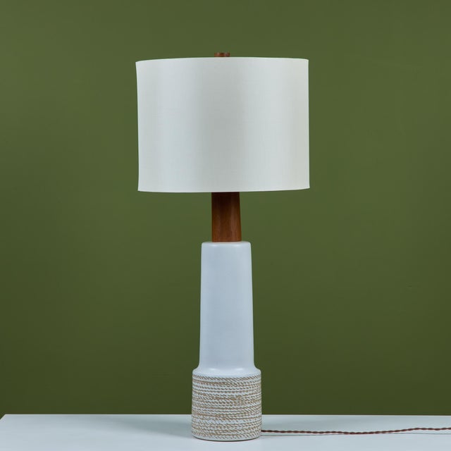 1950s Gordon and Jane Martz Oversized White Ceramic Table Lamp For Sale In Los Angeles - Image 6 of 13