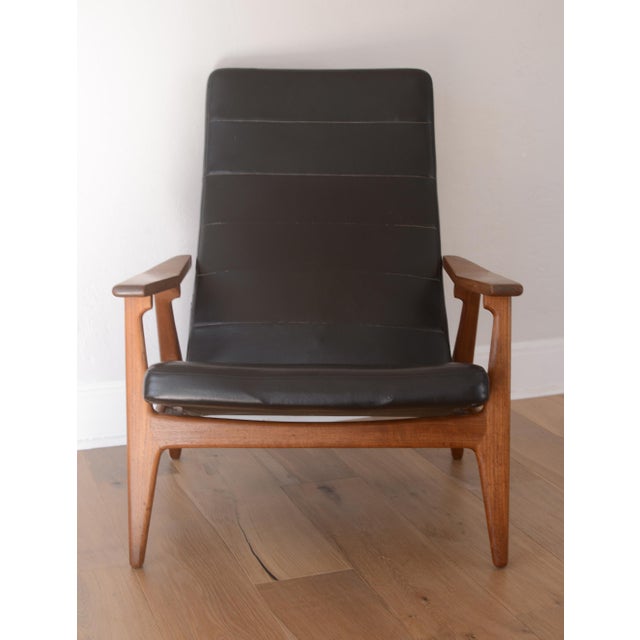 MCM Danish Modern Teak & Black Vinyl Reclining Lounge Chair For Sale - Image 4 of 18