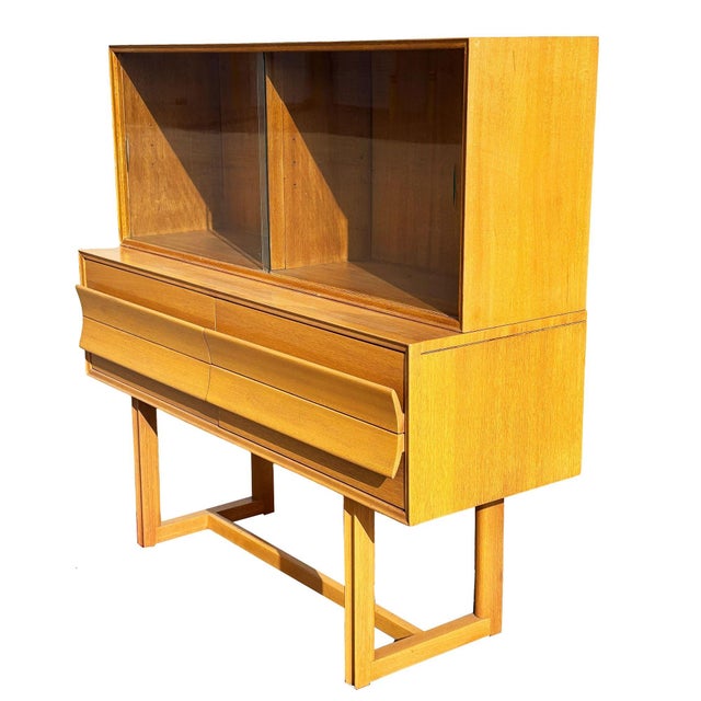 Mid-Century Modern 1950s Blonde Birch Buffet W/ China Cabinet by Paul Laszlo for Brown Saltman For Sale - Image 3 of 8