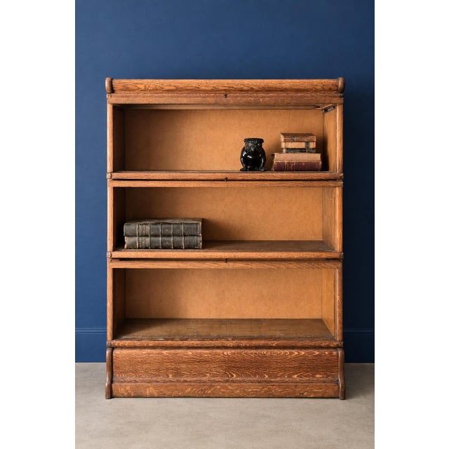 English Oak Sectional Barrister Bookcase in the style of Globe-Wernicke, 1910s For Sale - Image 4 of 12