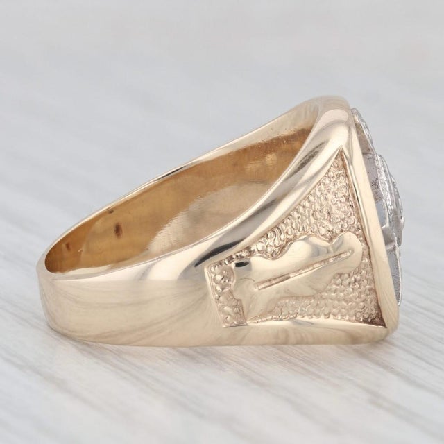 1970s 0.10ctw Diamond Masonic Signet Ring 10k Gold Size 10.25 Square Compass Tools For Sale - Image 5 of 7