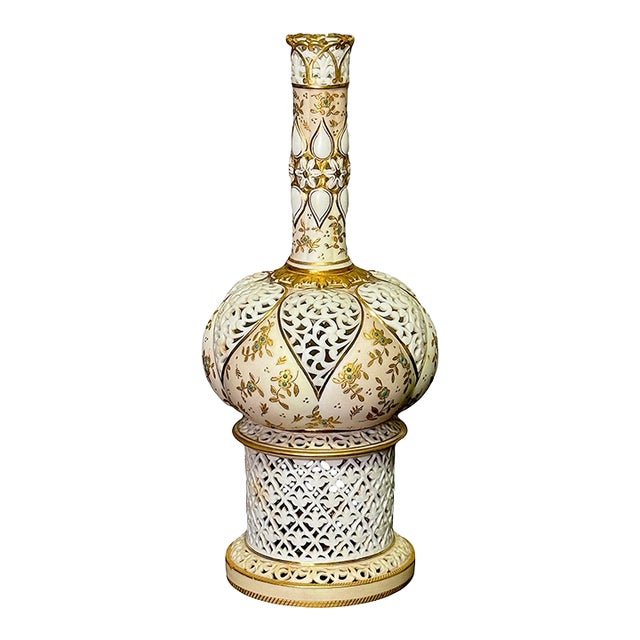 Exceptional Grainger & Co. Worcester Pierced Reticulated Porcelain White & Gilded Vase / Vessel, Attr. Alfred Barry, (Aesthectic Period / Orientalist) For Sale