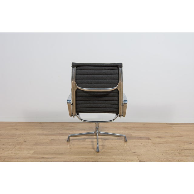EA124 Lounge Chair by Charles & Ray Eames for Herman Miller, United States, 1980s For Sale - Image 9 of 18