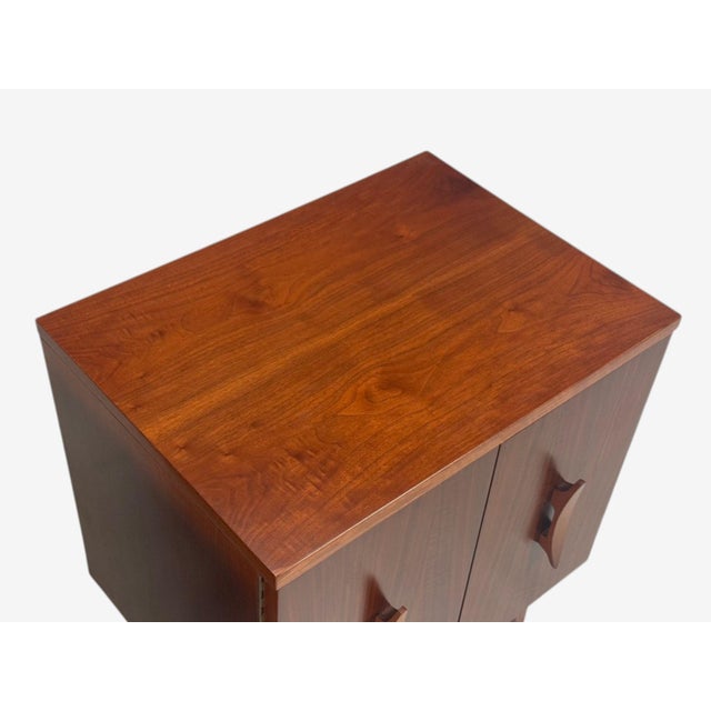 Wood Young Manufacturing, Modern Nightstands, Walnut, Usa, 1960s For Sale - Image 7 of 14