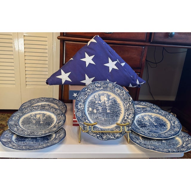 1970s Liberty Blue “Independence Hall” Ironstone Plates | English Transferware Americana Wall Collection - Set of 7 For Sale In Houston - Image 6 of 14