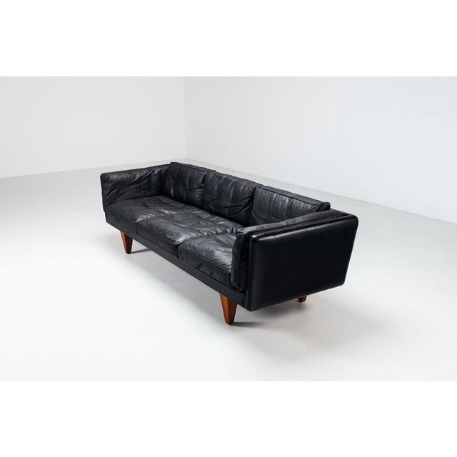 Model V11 Sofa in Black Leather by Illum Wikkelsø for Holger Christiansen, Denmark, 1960s For Sale - Image 6 of 18