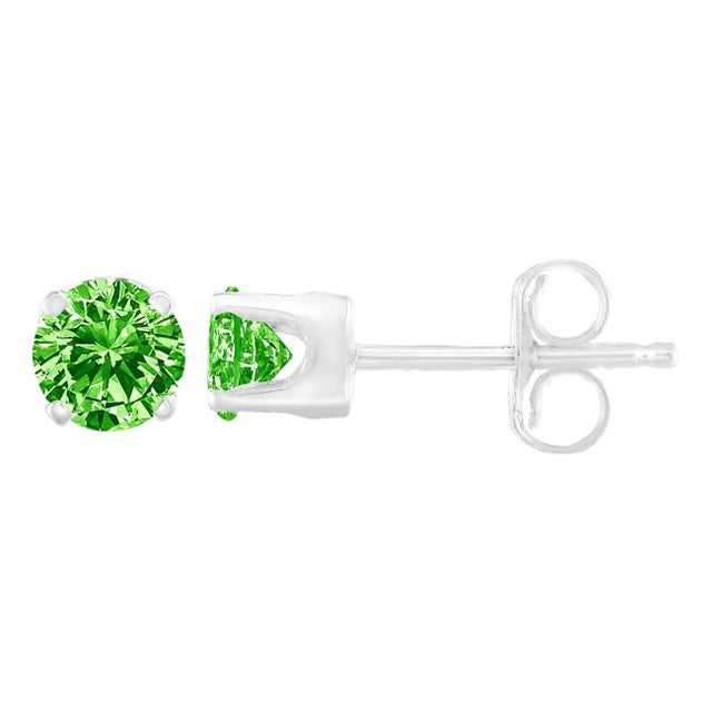 .925 Sterling Silver 1/5 Cttw Round Brilliant-Cut Green Diamond Classic 4-Prong Stud Earrings (Fancy Color-Enhanced, I2-I3 Clarity) For Sale