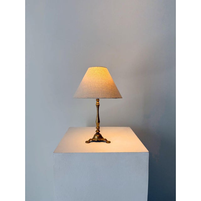 An edwardian antique brass lamp in the pullman style. This charming early 20th century table lamp is petite in size and...