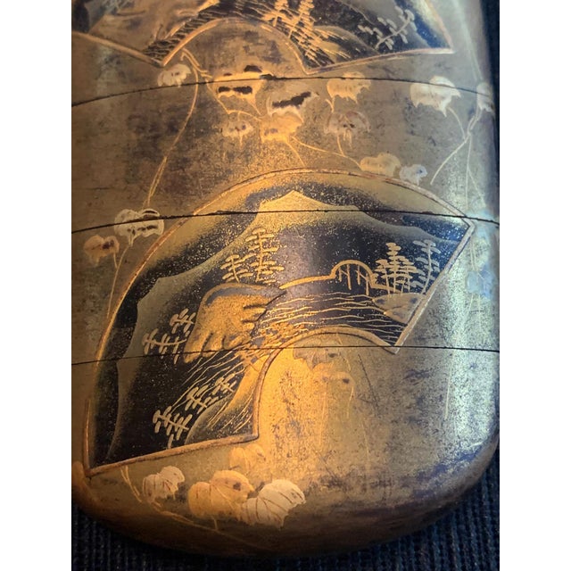 Gold Fine Japanese Lacquered Inro by Yutokusai For Sale - Image 8 of 16