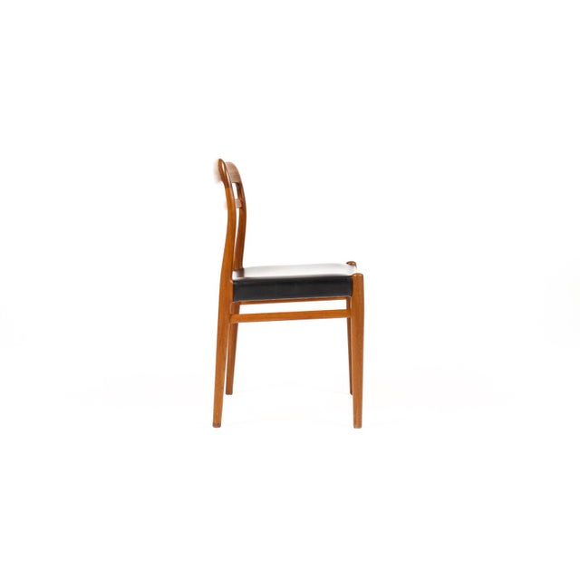Mid-Century Modern 1960s Danish Modern / Mid Century Teak Model 145 Dining Chair — Attributed to Alf Aarseth for Gustav Bahus — Black Vinyl For Sale - Image 3 of 8