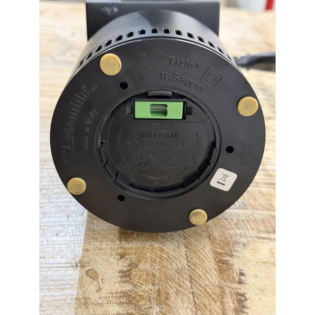 Tizio 50 Lamp by R. Sapper for Artemide, 1972 For Sale - Image 9 of 11