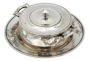 Plain Silver Pot with Raised Plate