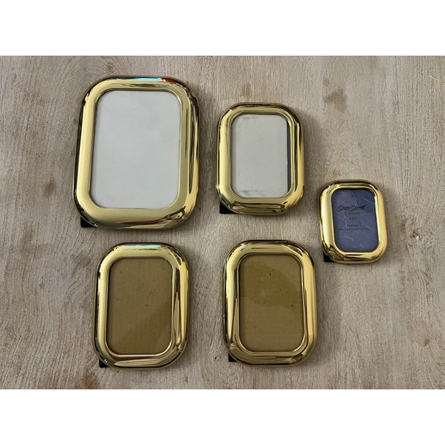 Late 20th Century Mid-Century Modern High-Shine Brass "Bubble Edge" Tabletop Photo Frames - Set of 5 For Sale - Image 5 of 6
