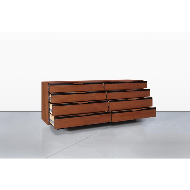 Mid-Century Modern Walnut Dresser by John Kapel for Glenn of California For Sale In Los Angeles - Image 6 of 14