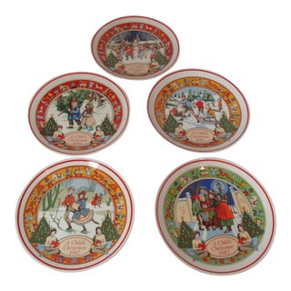 1980s Wedgewood a Child's Christmas Plates - 5 Pieces For Sale