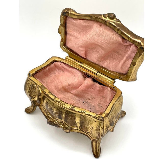1900 - 1909 19th Century Gold Art Nouveau Brass Jewelry Trinket Box For Sale - Image 5 of 10