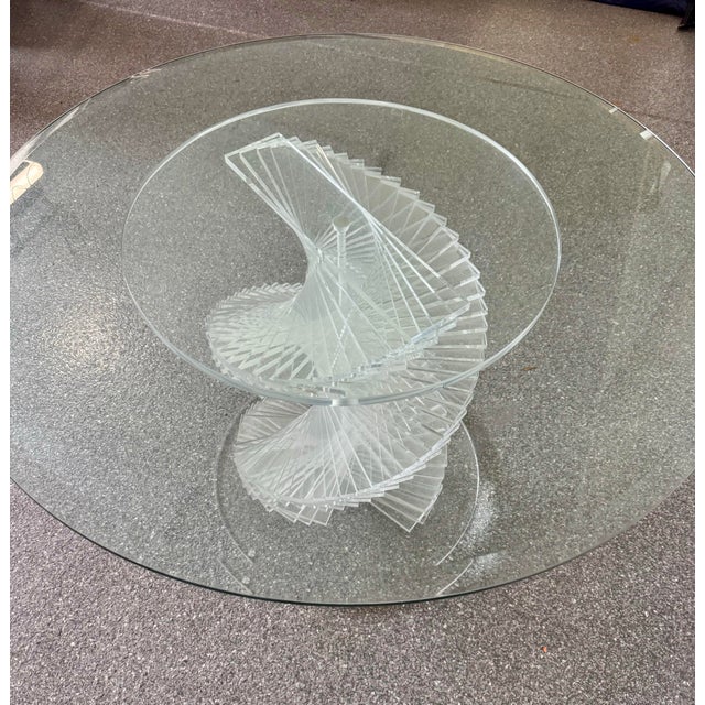 Exceptional Vintage 1980s Sculptural Lucite Double Helix Dining / Center Table – Stacked Acrylic Spiral Base, Postmodern For Sale - Image 4 of 7