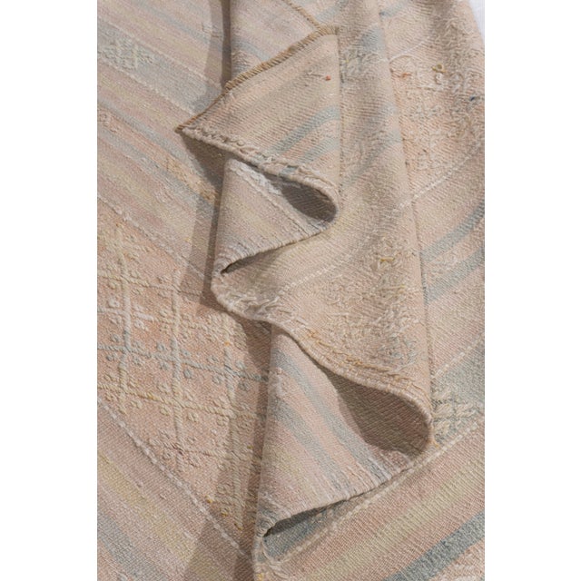 Vintage Circa 1940 Tan Turkish Kilim Flatweave Rug 5ft 1in X 10ft 11in For Sale - Image 9 of 11