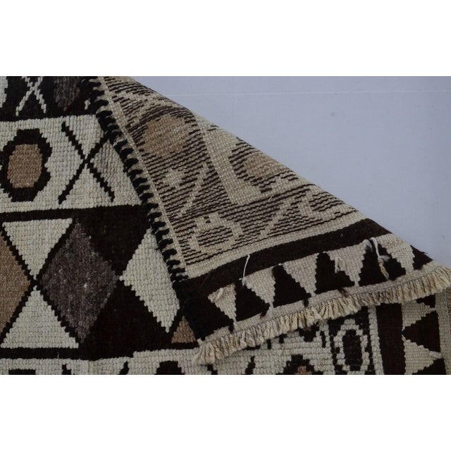 Vintage Anatolian Wool Runner, Hand-Woven Geometric Kilim With Earth Tones For Sale In Phoenix - Image 6 of 10