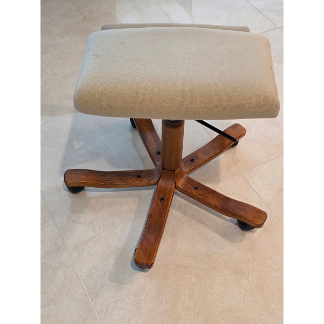 Mid-Century Modern 1980s Peter Opsvik for Stokke Wing Balance Ergonomic Kneeling Chair For Sale - Image 3 of 6